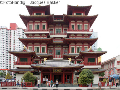 Foto tempel met perspectief vertekening gecorrigeerd